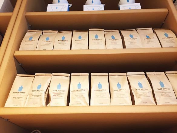 whatwebrew's tweet photo. Come see @bluebottleroast Shinjuku branch at Newoman. Always so crowded, such a popular cafe! https://t.co/ezodIaN7zJ

#whatwebrew #traveler #tokyoguide #thingstodo #shinjuku #meijiwanders #coffee https://t.co/tu8pCxN6U2