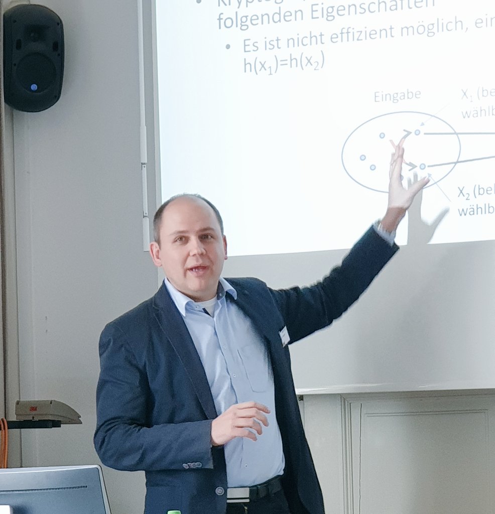 i_speiser's tweet image. Der Nachmittag im Track "eGovernnment II" beginnt mit Prof Sorge vom @CISPA der @Uni_Saarland zum Thema "#Blockchain und die #eIDAS-Verordnung" #iris2019