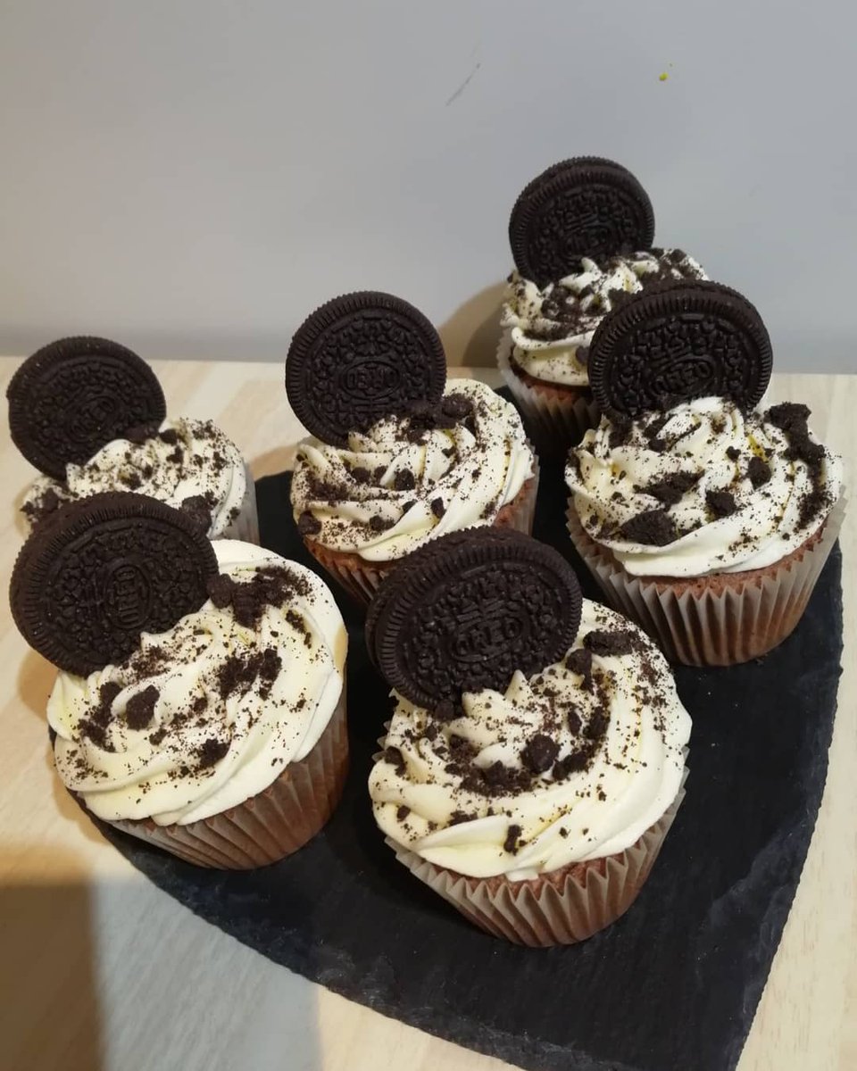 BakesLouisa's tweet photo. Chocolate oreo cupcakes!! Follow my instagram account @ louisa_bakes for more pictures and updates!! 🍫😍 https://t.co/FBThjDz3FG