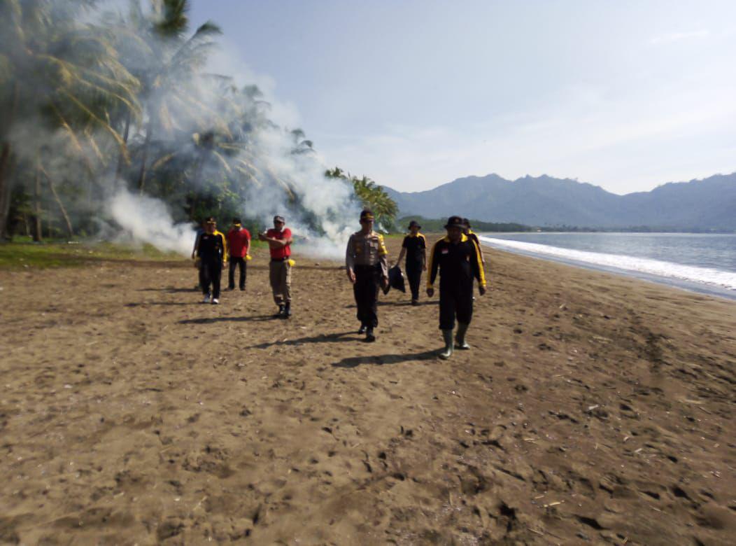 Hari Peduli Sampah Nasional (HPSN) 2019 di Pantai Prigi Trenggalek diikuti 15 personil Senkom Mitra Polri Kecamatan Watulimo.
@DivHumas_Polri
@KementerianLHK
@kkpgoid
@1trenggalek
#HPSN2019
#HariPeduliSampah
#KLHK