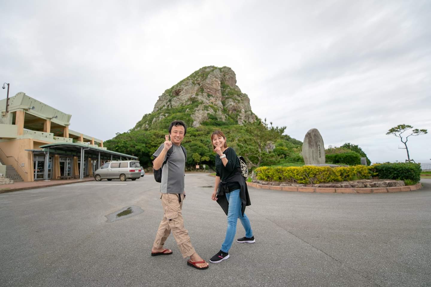 沖縄カメラマン ミニミニ長渕 初伊江島 初タッチュー 沖縄伊江村 伊江島 タッチュー 本部町で一番安い撮影料金 ものまね芸人カメラマン T Co Bwddbntkbb Twitter