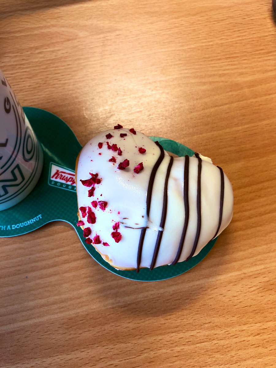 SubTraKtion's tweet image. It’s almost your last chance for some Raspberry Romance ! 
💖🍩💖🍩
#krispykreme #doughnuts #raspberryromance #joy #belter #KKSocialAmbassador 😉