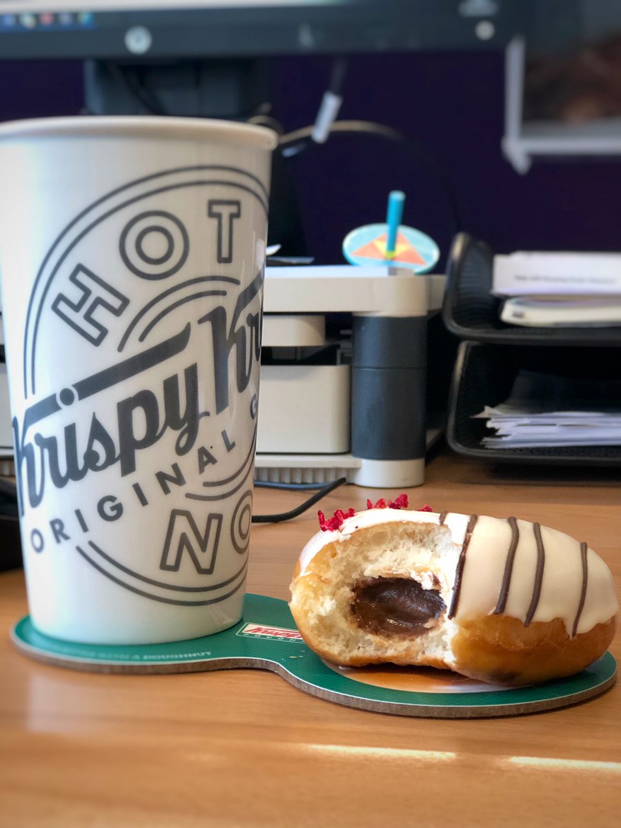 SubTraKtion's tweet image. It’s almost your last chance for some Raspberry Romance ! 
💖🍩💖🍩
#krispykreme #doughnuts #raspberryromance #joy #belter #KKSocialAmbassador 😉