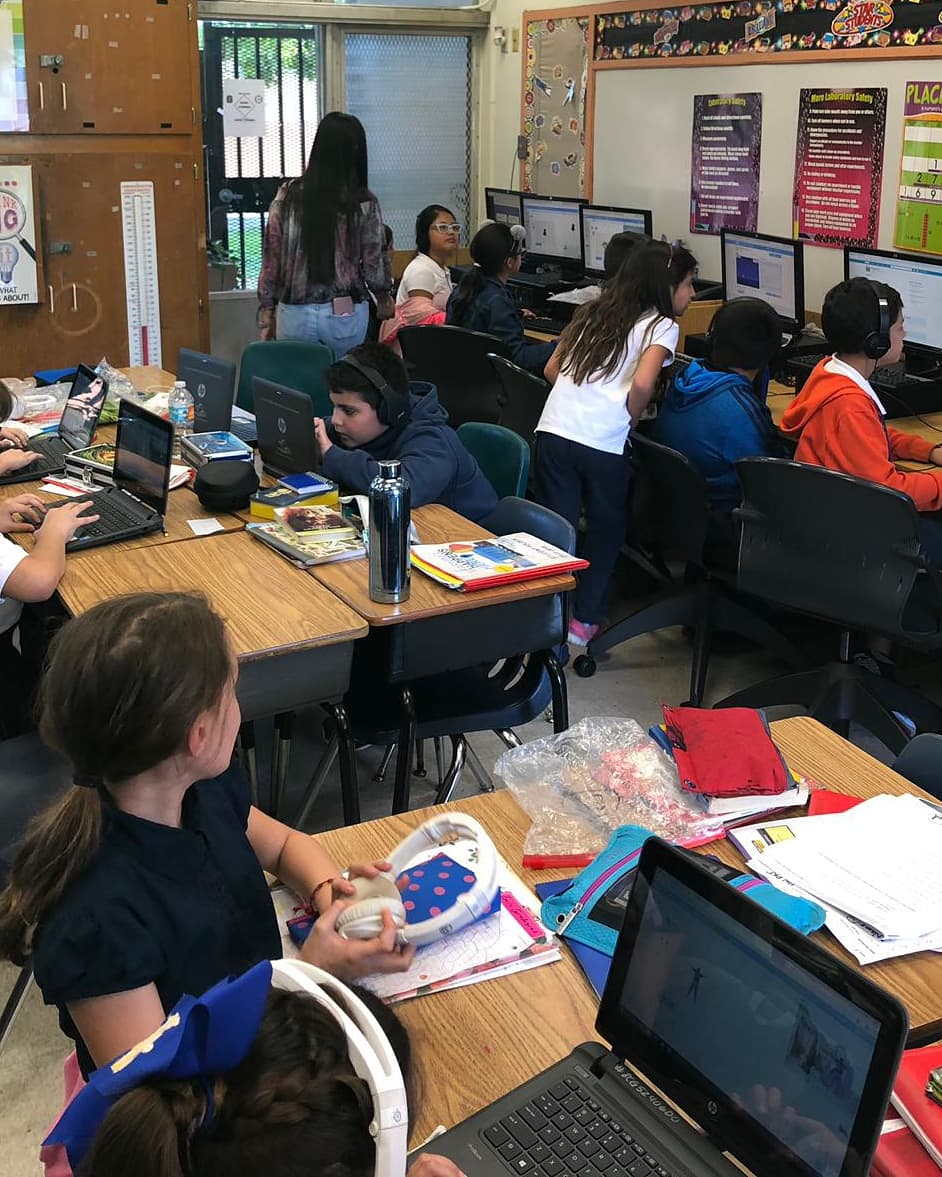 FIUSCIS's tweet photo. @CoralParkElemS learning #code with @upefiu students 😀 as part of @Fiuscis #CSFirst program. 
#upefiu @fiucec #miami #mdcps #stem #techeducation #csforall #UPECSFirst #codefestmiami @FIU_CEC @CristyCharters @FIUEngagement @MDCPSSTEAM @MDCPS https://t.co/SfwedCdzSw
