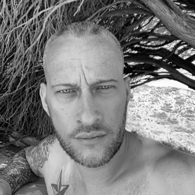 jonnilondon's tweet photo. #NewProfilePic https://t.co/PzMieCEqOk