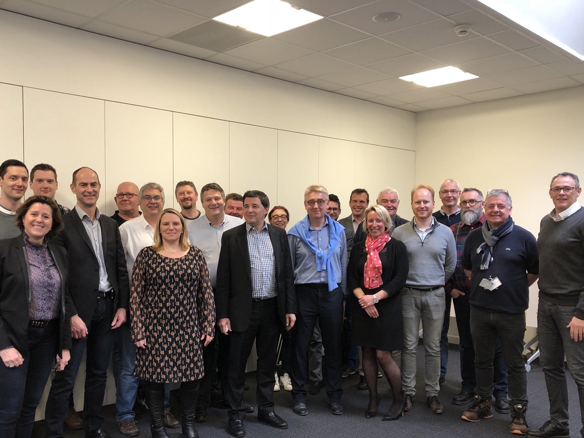 Olivier_Mast's tweet photo. 70% de la fibre en France a été déployée par @orange. 
Rencontre avec les hommes et les femmes @OrangeHDF qui pilotent cette activité de déploiement . Un enjeu industriel majeur et sans précédent !
Une fonction pivot et clé pour réussir ce défi # FTTH 👏@Ehrhardt0211 https://t.co/PfgX4stj3q