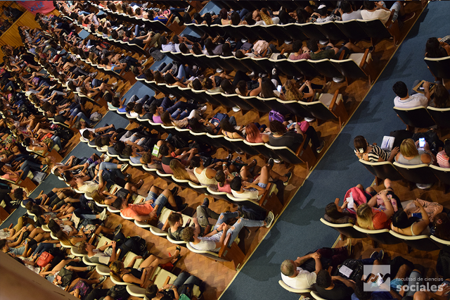 Sociales_UNC's tweet photo. #FCSinforma Bienvenida a los/as #ingresantes2019 La FCS recibió a más de 1500 estudiantes de los cuales  849 corresponden a Trabajo Social, 237 a la Licenciatura en Ciencia Política y 237 restantes de la carrera de Sociología. https://t.co/UJl744hgsX https://t.co/LcP0LP7nHV