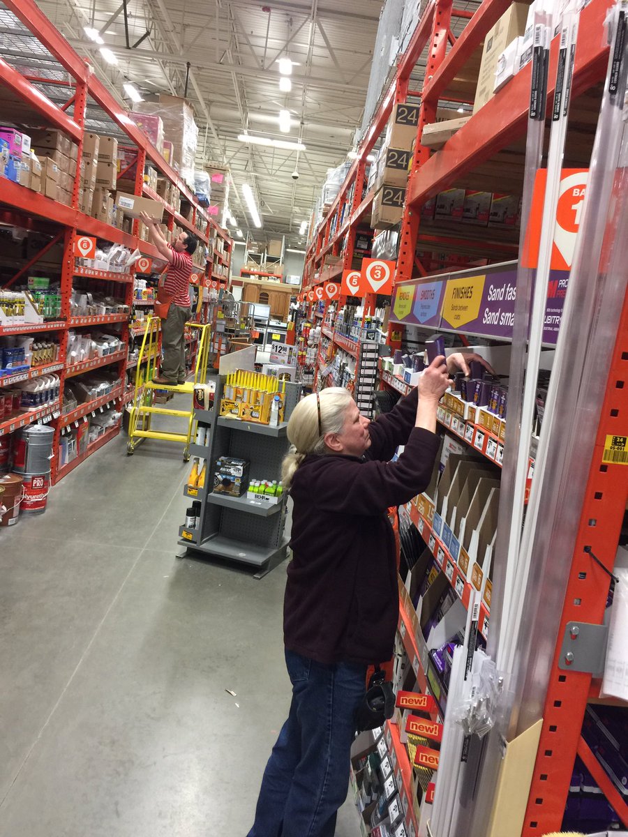 Packing out freight at the opening meeting. Great job 4145!!
