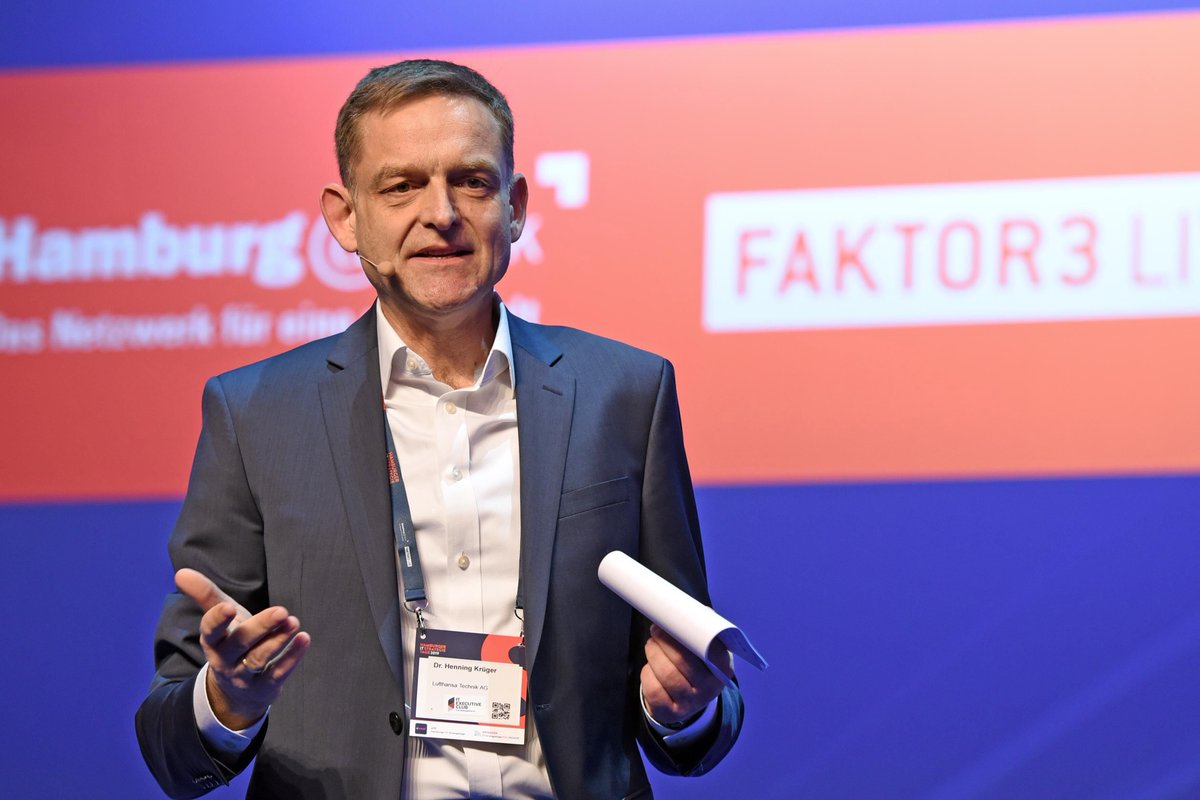 CIO Henning Krüger auf den #ITStratHH über die Digitalisierung des Kerngeschäfts von <a href="/LHTechnik/">Lufthansa Technik</a>: "Wir als IT sind nicht mehr Service Provider sondern wir sind Teil des Unternehmens. Was wir als Innovationskraft in uns haben, müssen wir ins Unternehmen bringen."