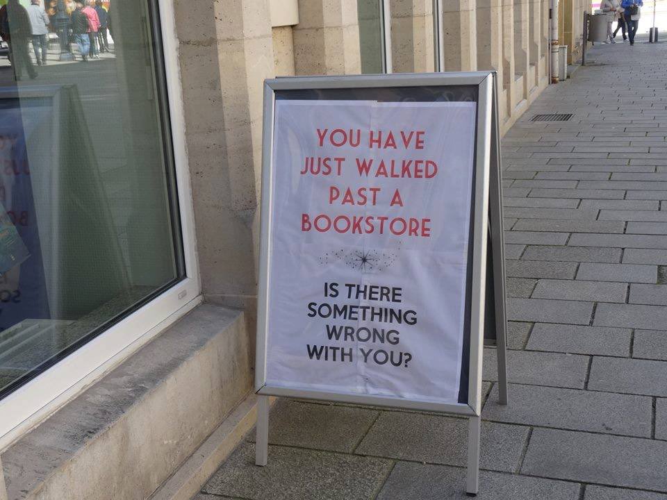 DanniClipper's tweet image. 😄braucht keine Worte #bücherregal #bücherliebe #bücher #buchhandlung