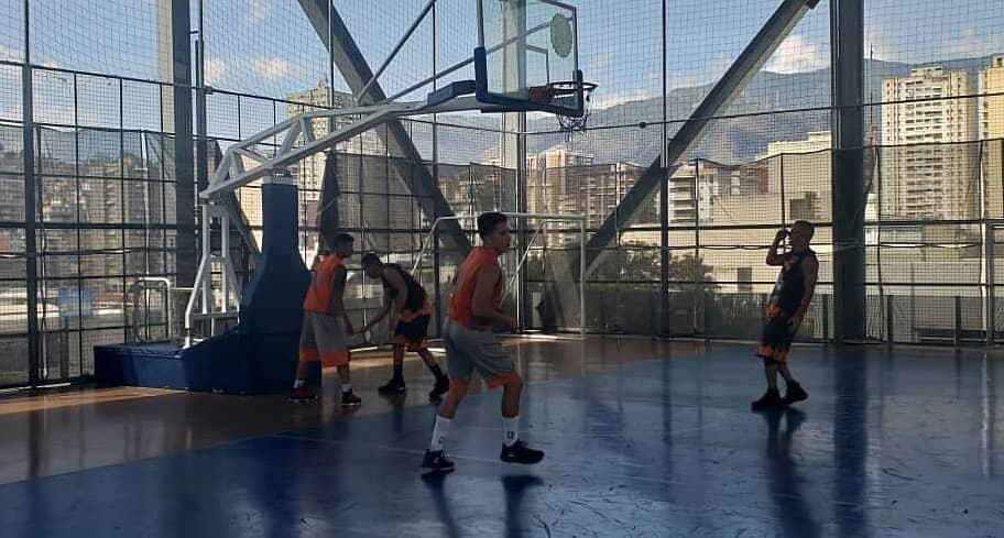 secretariacicpc's tweet image. El día de hoy la Dirección Nacional de Vehículos del CICPC, realizó juegos deportivos en conmemoración al &quot;Mes del Investigador del Crimen&quot; en el gimnasio vertical ubicado en Quinta Crespo. @DouglasRicoVzla
@PRENSACICPC