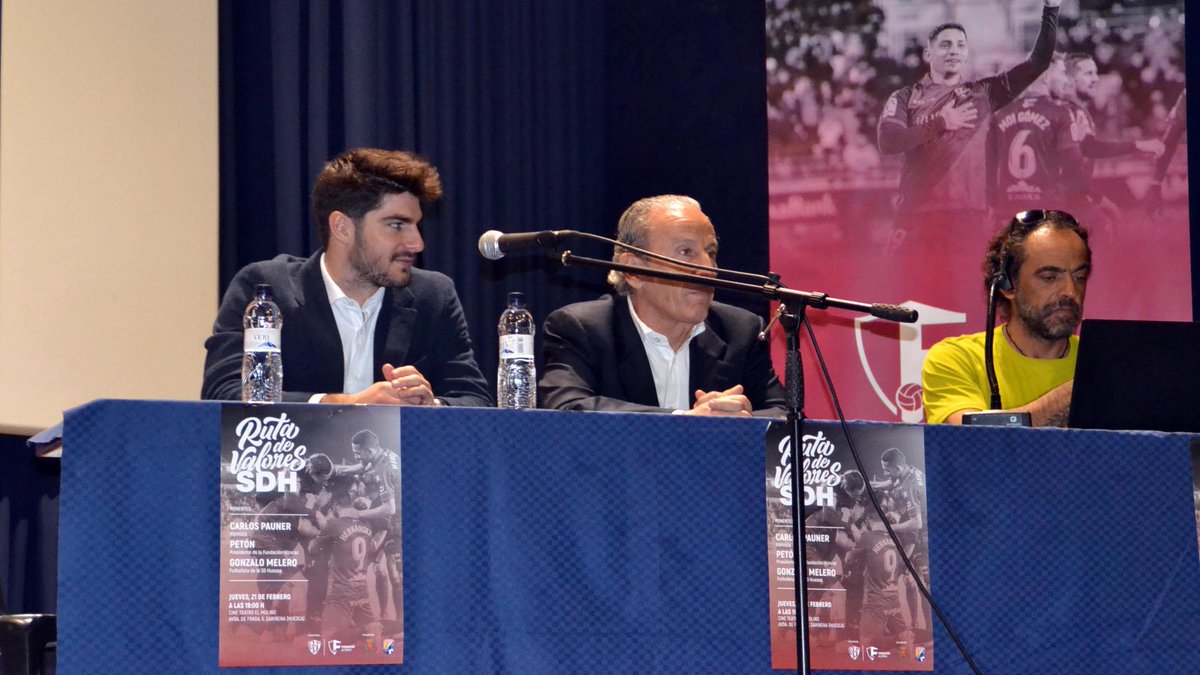 FUNDACIÓN I @gonzalomelero8, @CarlosPauner y Petón abrieron en Sariñena la #RutadeValoresSDH de la @FundAlcoraz con una interesantísima charla-coloquio 🗣️👏
👉 https://sdhu.es/RutaSar