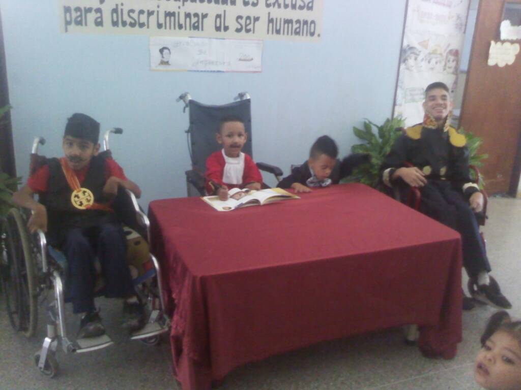 Centro de Formación FLA. Exponiendo avances de las líneas de investigación, ampliando el escenario de formación de los y las docentes #CongresoPedagógicoMunicipal <a href="/NicolasMaduro/">Nicolás Maduro</a> @josevsierra <a href="/leoalvacabrera/">Prof. Leonardo Alvarado</a> @ZE_Aragua <a href="/CRIFPMA/">CRIFPMA</a> @MPPEDUCACION <a href="/RMarcoTorres/">Rodolfo Marco Torres</a>