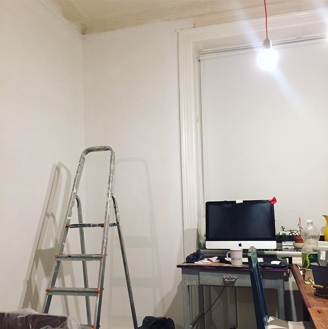 Lone71's tweet photo. Phew crazy how old I feel when I’m #painting the #walls - one bit at the time #interior #home 👍☺️🥵 https://t.co/uqkQRrIt49 https://t.co/7uF6Xk6kii