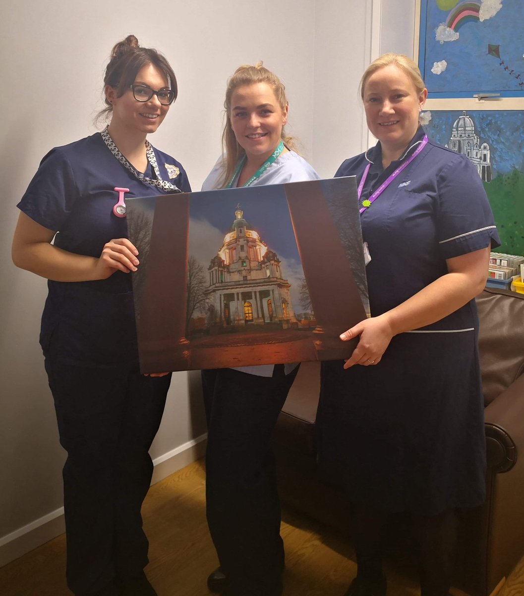 32Children's tweet photo. Keeley brought us this lovely canvas print of the Ashton Memorial lit up gold for #teamreece Thanks Keeley we love it! Can't wait to put it up! https://t.co/dUt2S7JQ0Q