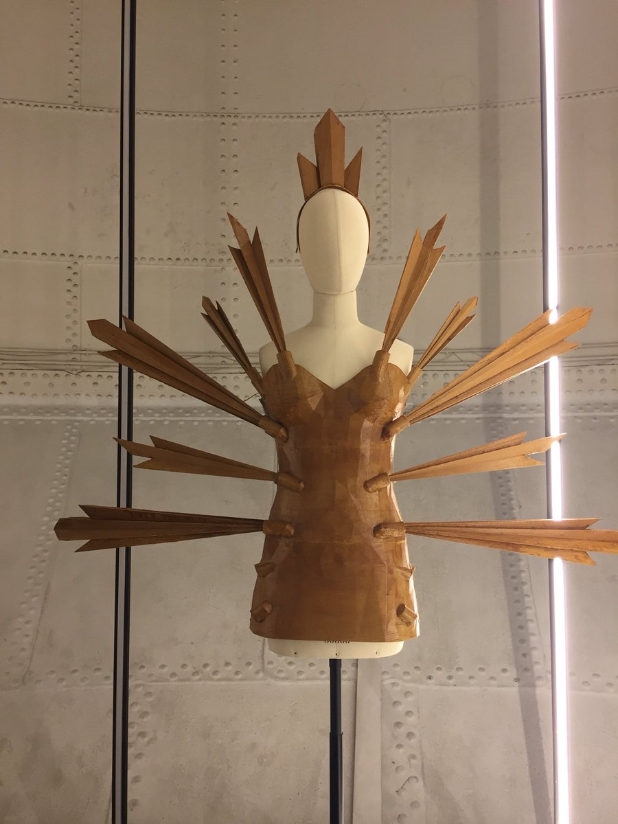 Yo solo quiero ponerme esto alguna vez en mi vida #expo_modaespañola