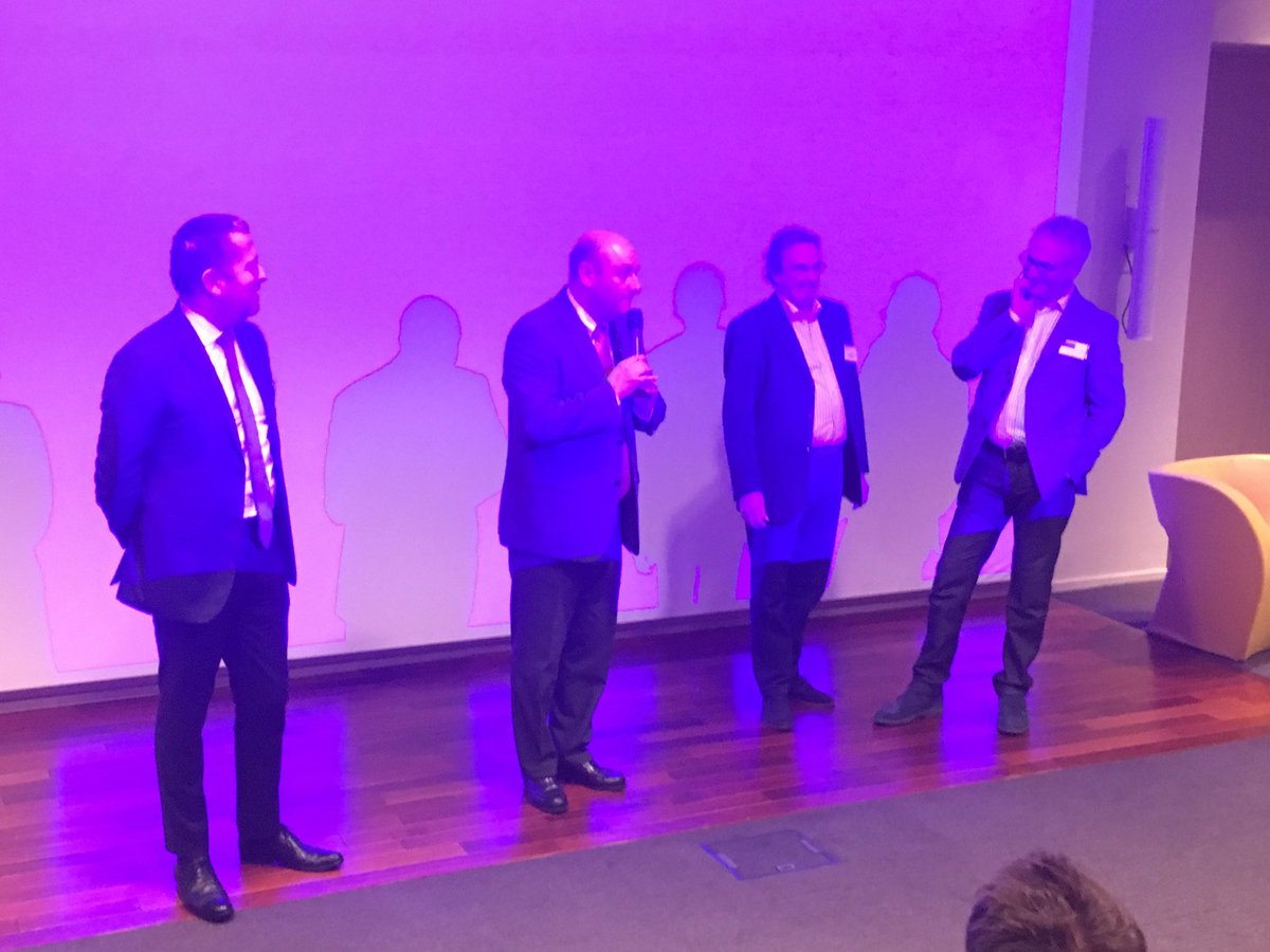 Eric_OLIVIER_'s tweet photo. La soirée fait salle comble pour Réseau Entreprendre en Yvelines. Bienvenue à #Banquepopulairevaldefrance https://t.co/Zw8Z742vLn