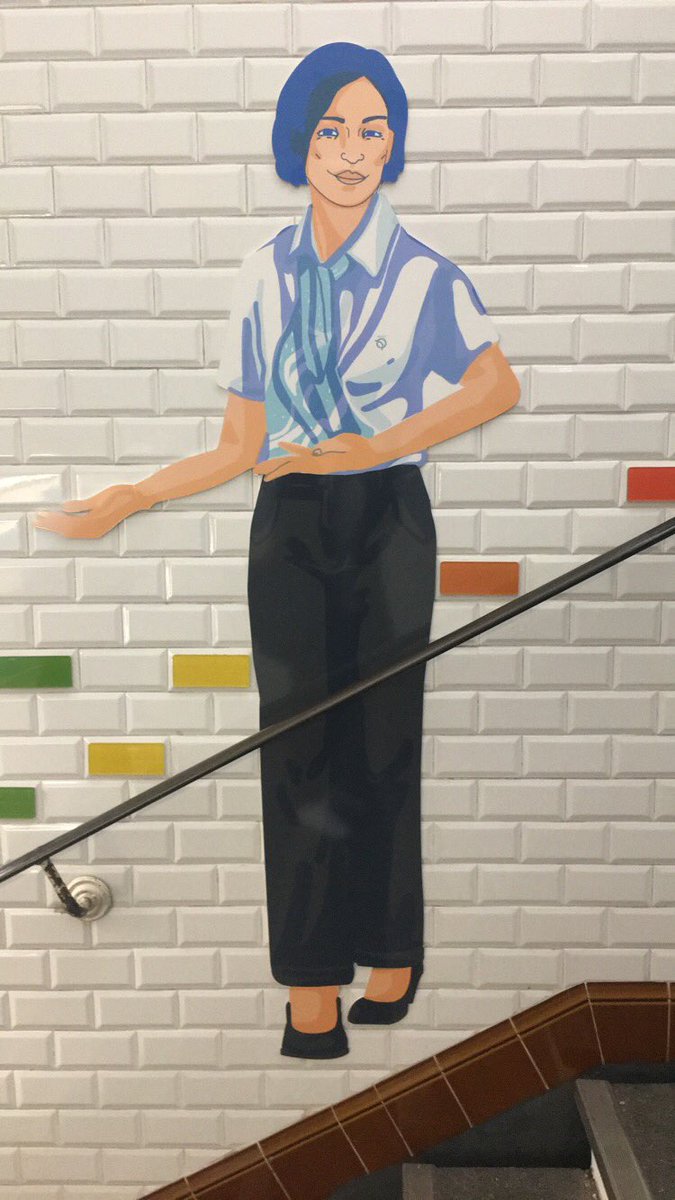 SoleneSaguez's tweet photo. Ok la @RATPgroup ça se paie des affiches partout mais ça répare pas les portes depuis deux semaines... #assezcherlenavigo #userexperience https://t.co/B50ZC3R6Hb