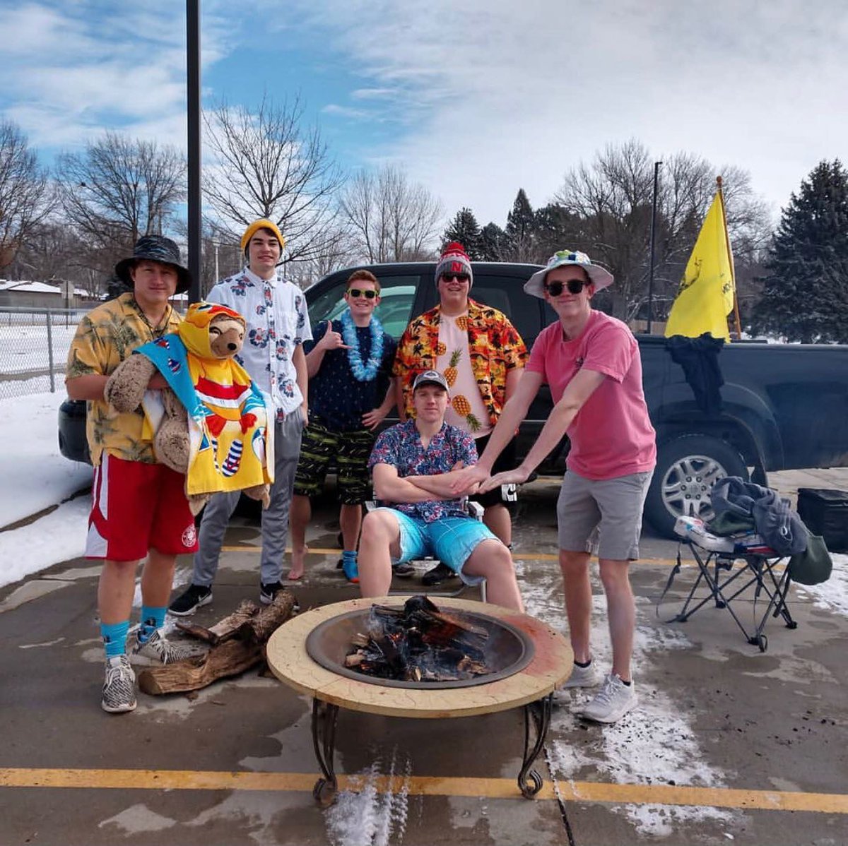 SHS_III's tweet photo. Hey @SHS_BooCrew, you guys wanna tailgate before the game?? One rule: No Sleeves 😎 #ColdIsAMindSet https://t.co/J2cOTsSo2B