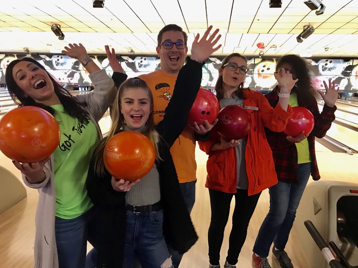 JulieCCCalCA's tweet photo. #CaliforniaConnectionsAcademy #teachers and kids having a “ball” at school bowling party! ⁦@ConnectionsAcad⁩ #greatschools #virtualschools  #SoCal #Irvine. https://t.co/vhvo2CnXHU