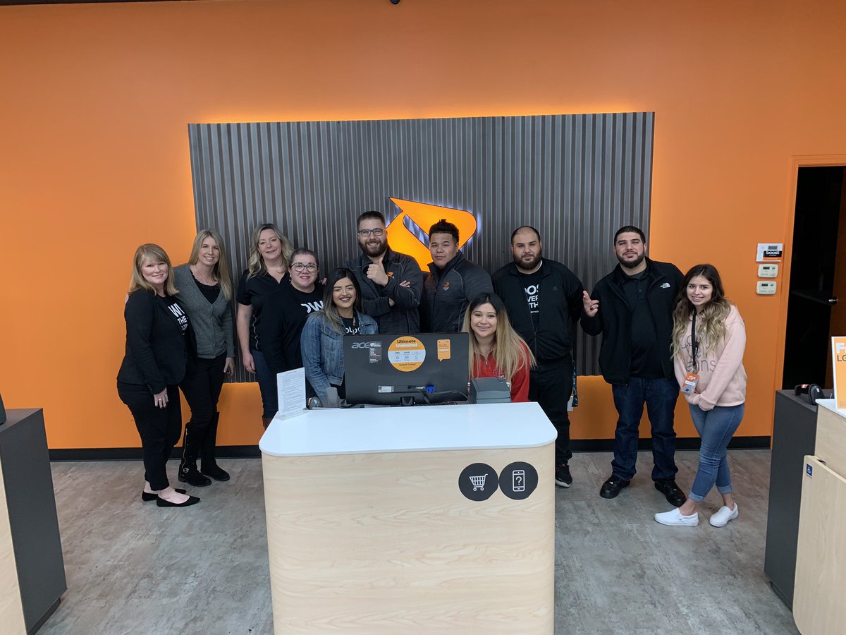 t_tuor's tweet photo. Early Morning Sales Training in Fresno CA with @2020MobileInc . #KnowledgeIsPower #BoostNation  @boostmobile @dixinco @Dk1team1dream @GoJoeDubbsSPG @Eric_K_Wong @MarcecoSales @Kim_Marceco https://t.co/KGvsTSCHTW