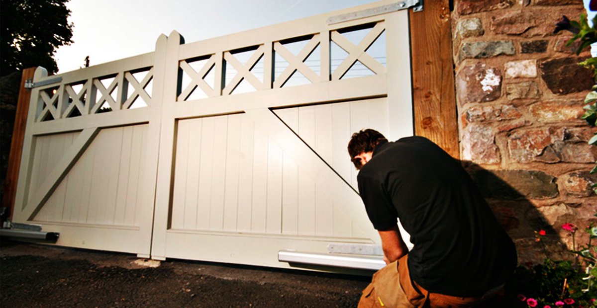 ElexElectrical's tweet photo. Don't let faulty gates stand in your way. Our repair service is quick and efficient. And our engineers are some of the best in the business. For gate repairs, get in touch. https://t.co/u0aVjAUplK https://t.co/jzkDNNNkdD