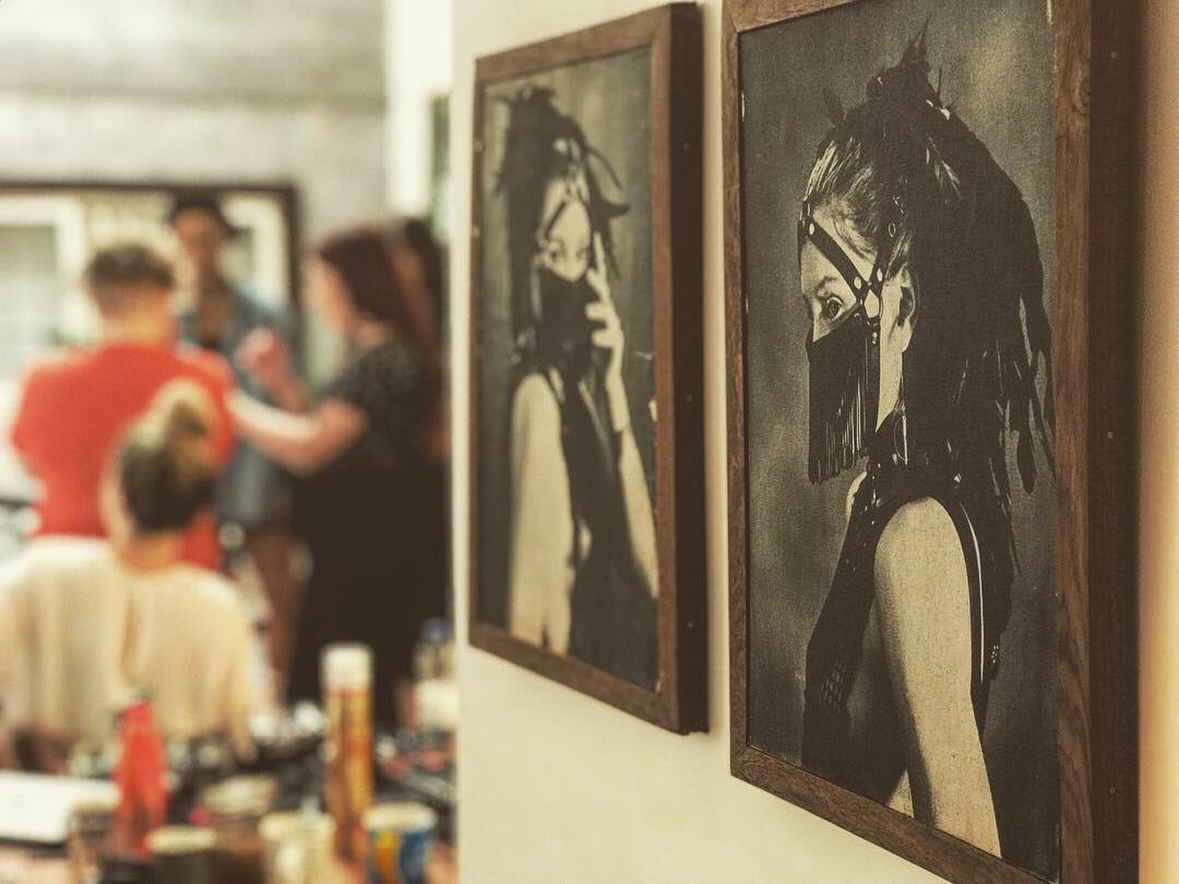 DIVAmagazine's tweet image. Some fabulous #femme vibes on set today for the #April anniversary cover. Ready for another little teaser? We thought so... We’re already a little bit in love with this issue ♥️✨ #divamagazine #covershoot #25years #LGBTQI