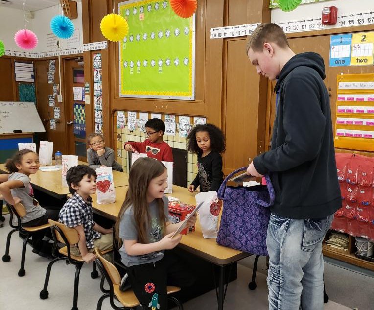 DavSchools's tweet image. #DCSdistinct This past week, members of Mid City High’s Fellowship of Christian Athletes delivered books to Jefferson Elementary as part of their giving project. This is one of several service projects that FCA does throughout the year in our local community.