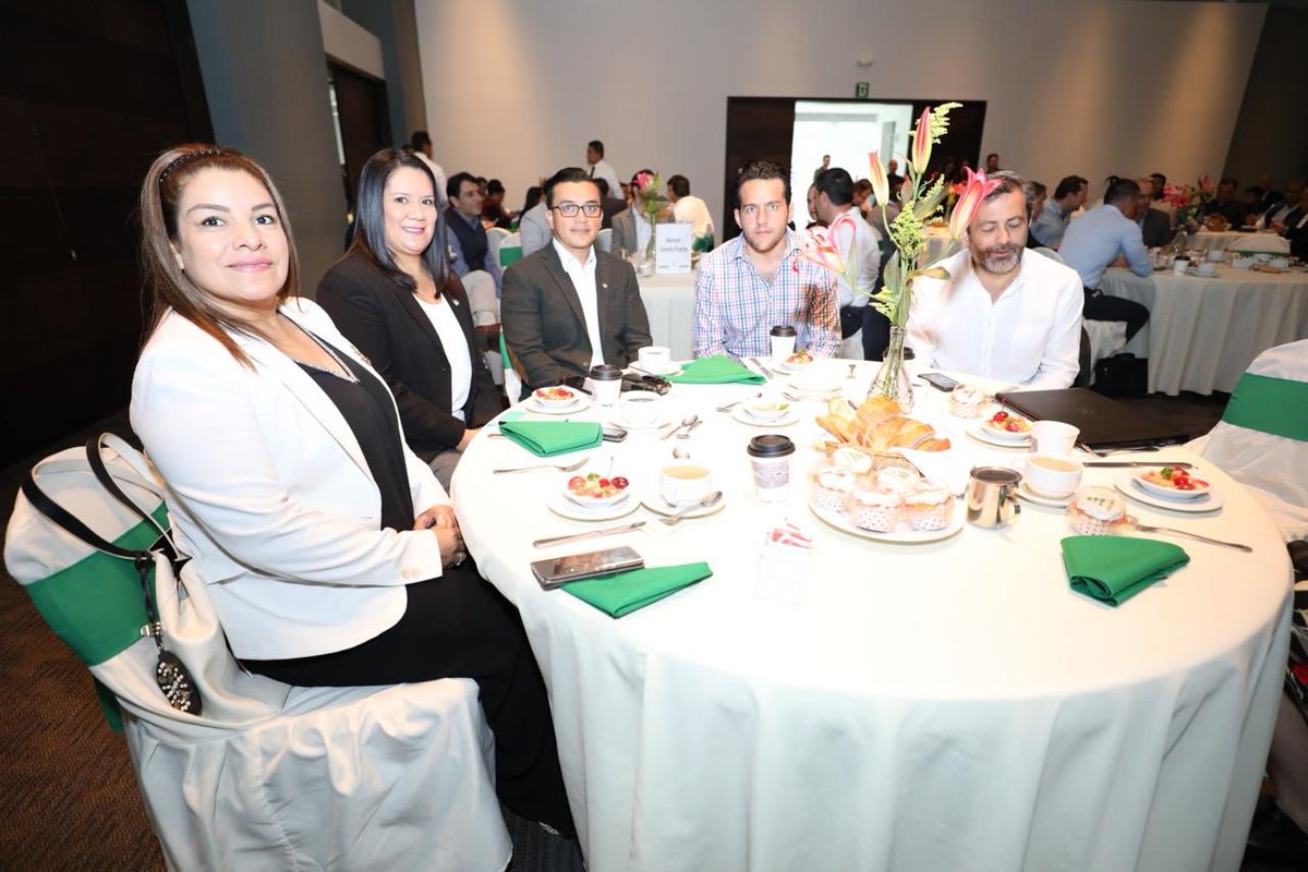 muniguate's tweet photo. Autoridades municipales asisten a foro de la Cámara Guatemalteca de la Construcción, en donde exponen el Plan de Trabajo 2019, que incluye clústers urbanos, retos y proyectos de infraestructura y movilidad urbana. 

@construguate 
#GuatemalaValeLaPena https://t.co/cDNyhLsCmD