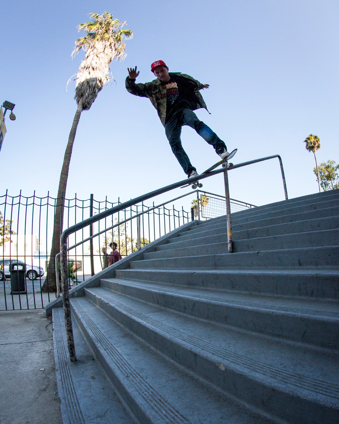 VANS_CHILE's tweet photo. Lip slide de Otero en la visita que el team Vans Chile hizo a Los Angeles en 2017. #TBT #lipslide #vanschileskateontour https://t.co/nALTvTL4rp