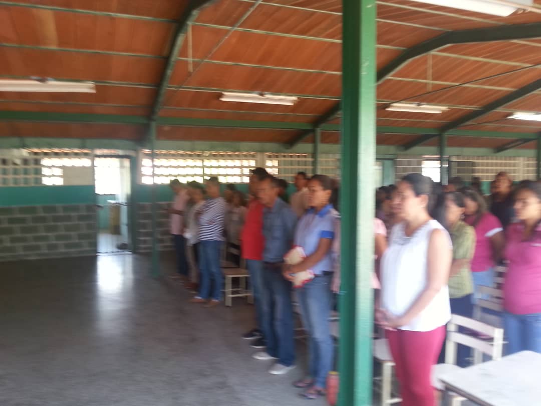 Entonación y cantos de himnos