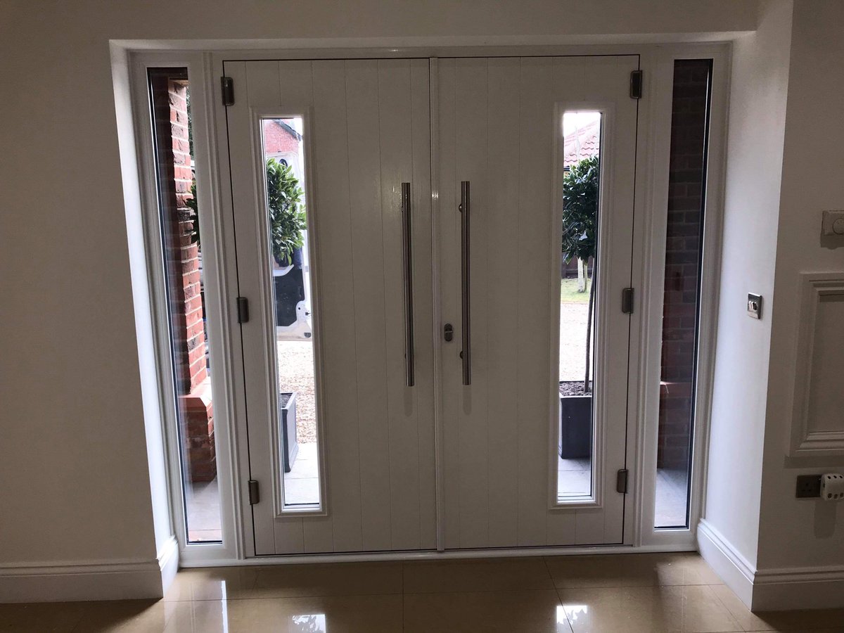 EliteWindowsGY's tweet photo. The one where the finished look is worthy of being in the @SolidorLtd brochure, stunning before and after photos from this morning. https://t.co/Eh3bAMLqNF
