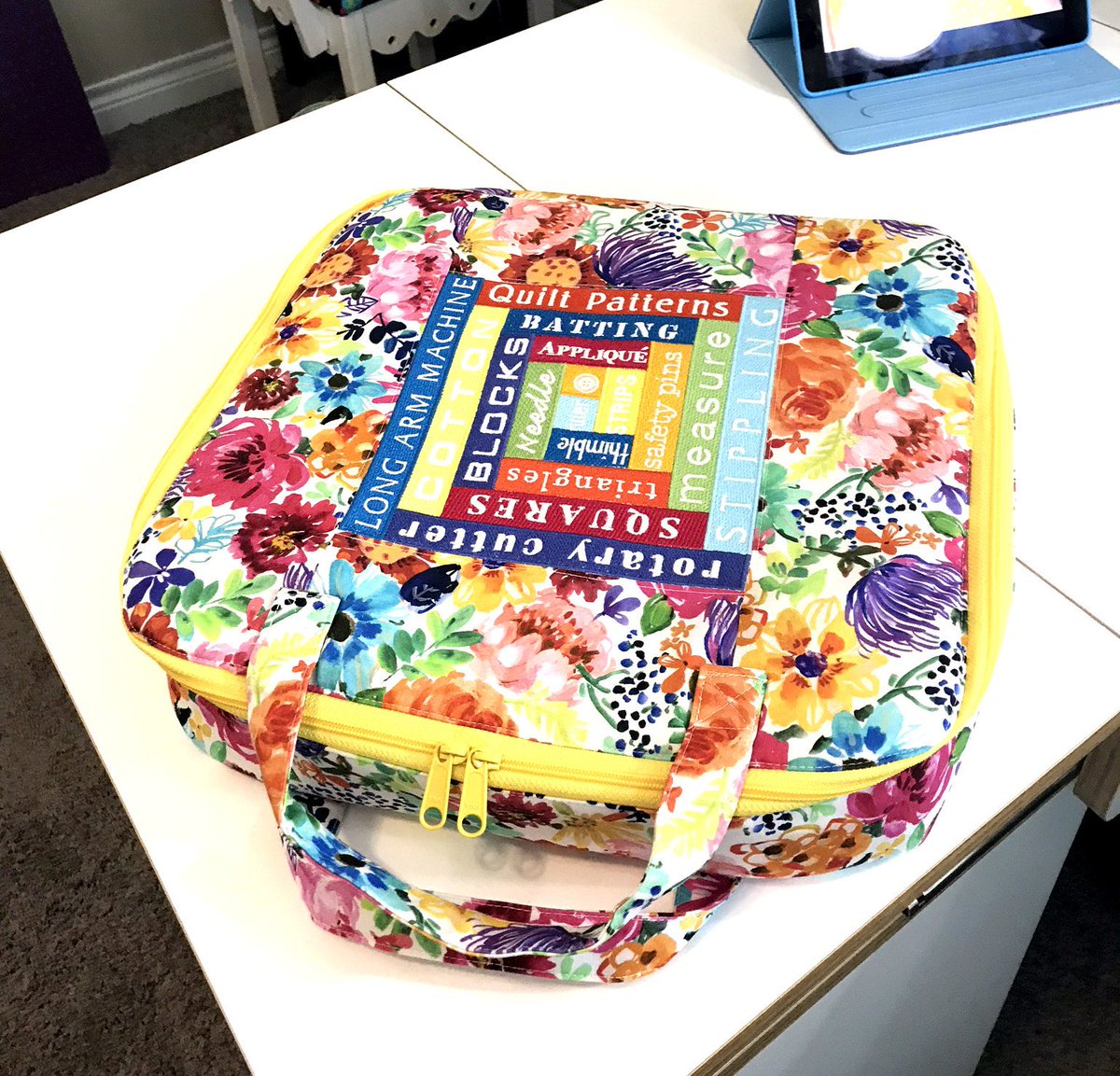 SewSweetness's tweet photo. This Amethyst Project Bag was made by Ann Hanson. Ann used some adorable sewing-themed embroidered trim for the outside of her bag!
The Amethyst Project Bag is a Video+PDF Pattern.
#sewsweetnesspattern #amethystprojectbag #sewsweetnessvideos #baglady https://t.co/naYcDcwb14