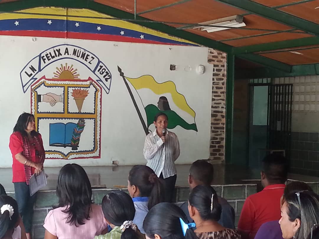 Ponencia por parte del profesor Antonio Arcay sobre el congreso de Angostura #19de febrero 189 <a href="/NicolasMaduro/">Nicolás Maduro</a> @psuvaristobulo @MPPEDUCACION <a href="/cen_araguaney/">araguaney</a> <a href="/cen_araguaney/">araguaney</a> <a href="/cenamec_centros/">Coordinación Nacional de los Centros</a>