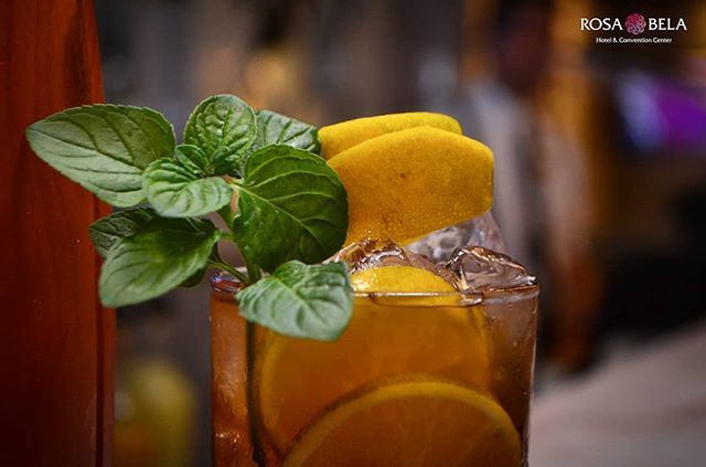 Desde nuestro huerto privado salen todas las hortalizas y frescas hierbas que degustarás en nuestros platos y cócteles ¡Mayor calidad para ti que lo mereces!