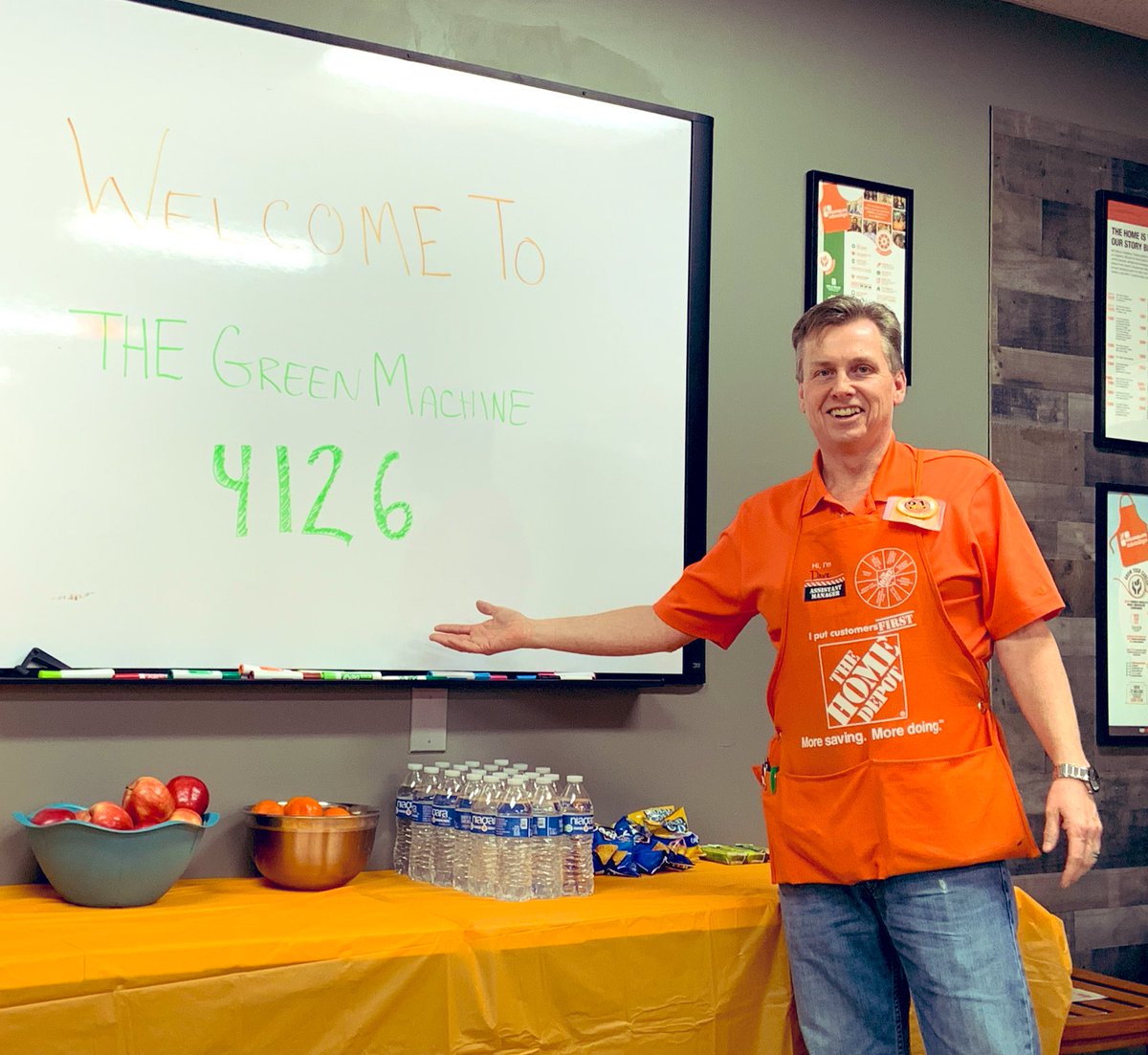 kailaharglerode's tweet photo. #OrangeThursday Open Interviews from 10a-7pm today! Come see us @TheGreenMachine4126 @VanessaTHD170 https://t.co/L6CK6ho21U