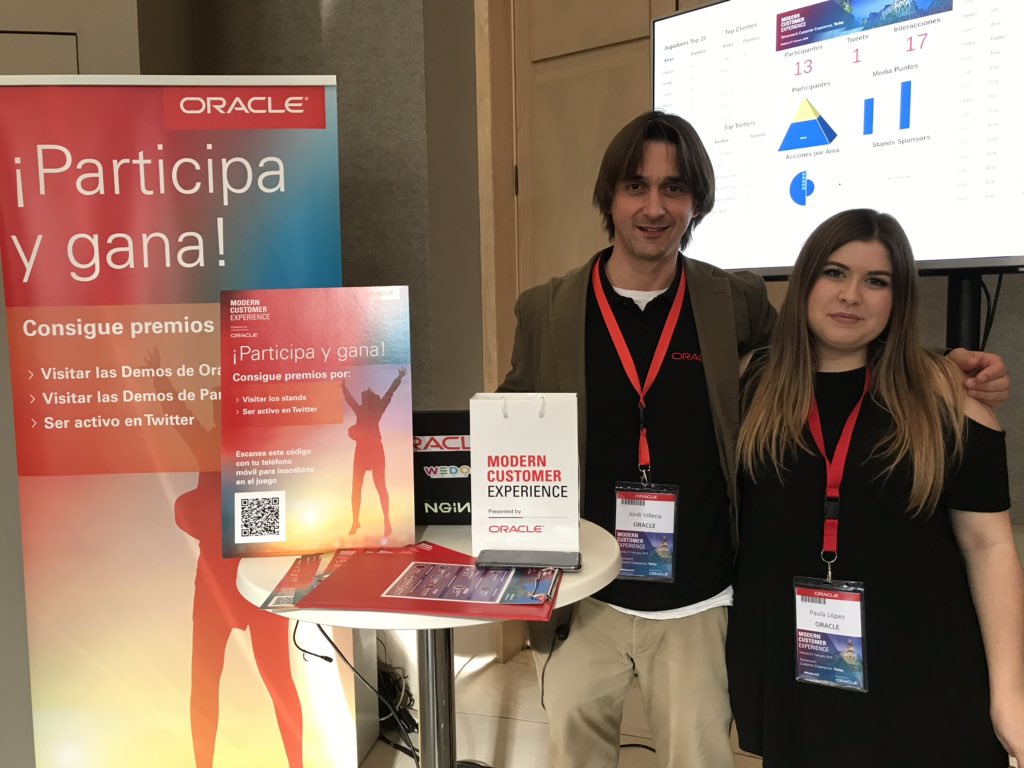 Carmenpizarro's tweet photo. Disfrutando la experiencia #gamificacion con @Paula_Lop20 y Jordi Villena de @wedosmarth @oracle_es en el #ModernCX https://t.co/xsvjkGTBvw