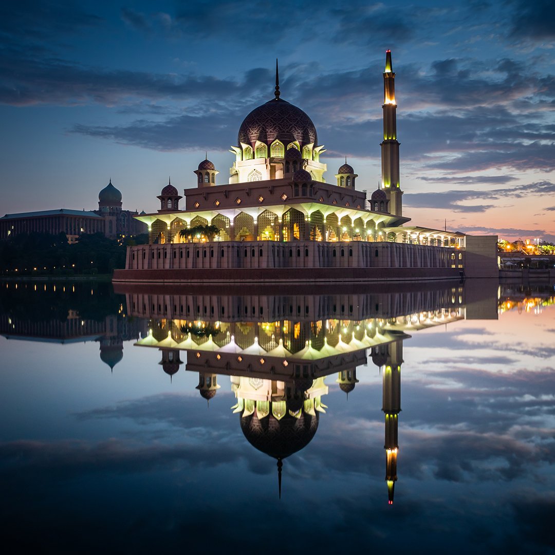 DigitalGoja's tweet image. COMPOSITION TIP #symmetryphotography Symmetrical places/subjects with a strong point of interest are perfect for a centered composition
  #Compositiontip 
#Camera 
#Lens 
#Accessories 
#DigitalGoja