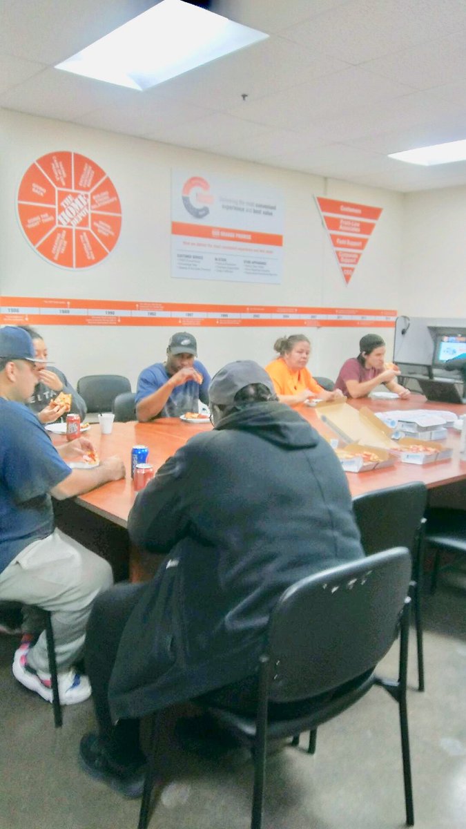 TekishaSmith's tweet photo. Last night, late night same page. We appreciate you Freight Team! @setser_scott @ScottLisa74146 @tori_bronson @shane_home @thd0529 @voa0529 @HomeDepotD151 https://t.co/OgBzKzcXjX