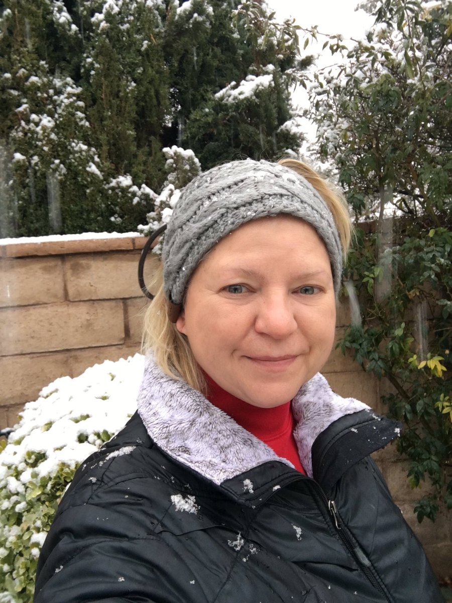 It’s snowing in #LasVegas. 
#WinterStorm #winterwonderland #snow