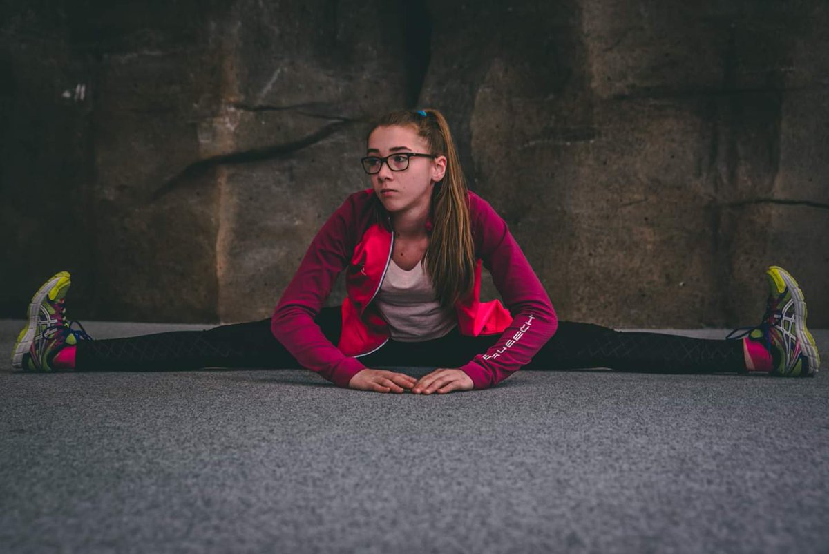 EdytaRopek's tweet photo. Daria Nawój stretching before climbing #v4climbing #olypic #camp, fot. @lezeckaakademia #athlete #youth #girl #girlpower #girlsclimbing #climbing #sportclimbing #TeamPoland #ClimbToParis https://t.co/T1O6XNxrS9