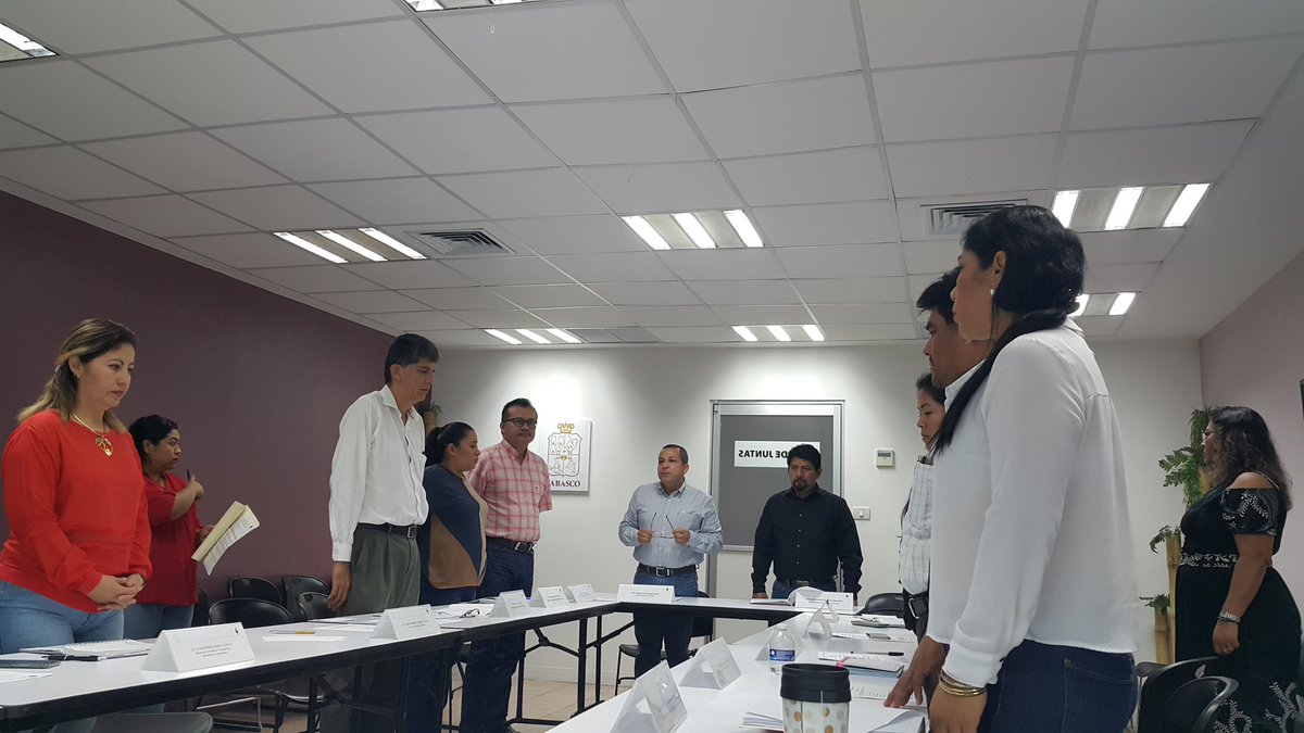 IEATTABASCO's tweet image. El Dg #IEAT Enrique Soberanes Rivera, toma protesta al grupo interdisciplinario del sistema de archivo. #FelizJueves #EducaciónEsDesarrollo