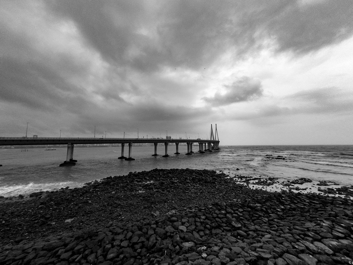 Bandra-Worli Sea-Link.. 
#mumbailife #thecityofdreams #sealink #sea #bandra #worli #incredibleindia #waves #weather #rain #clouds #goproin #gopro #architecture #mumbai #mumbaikar #streetsofmumbai #instapopular #view #love #nature #natgeo100contest #natgeoindia #travel #india