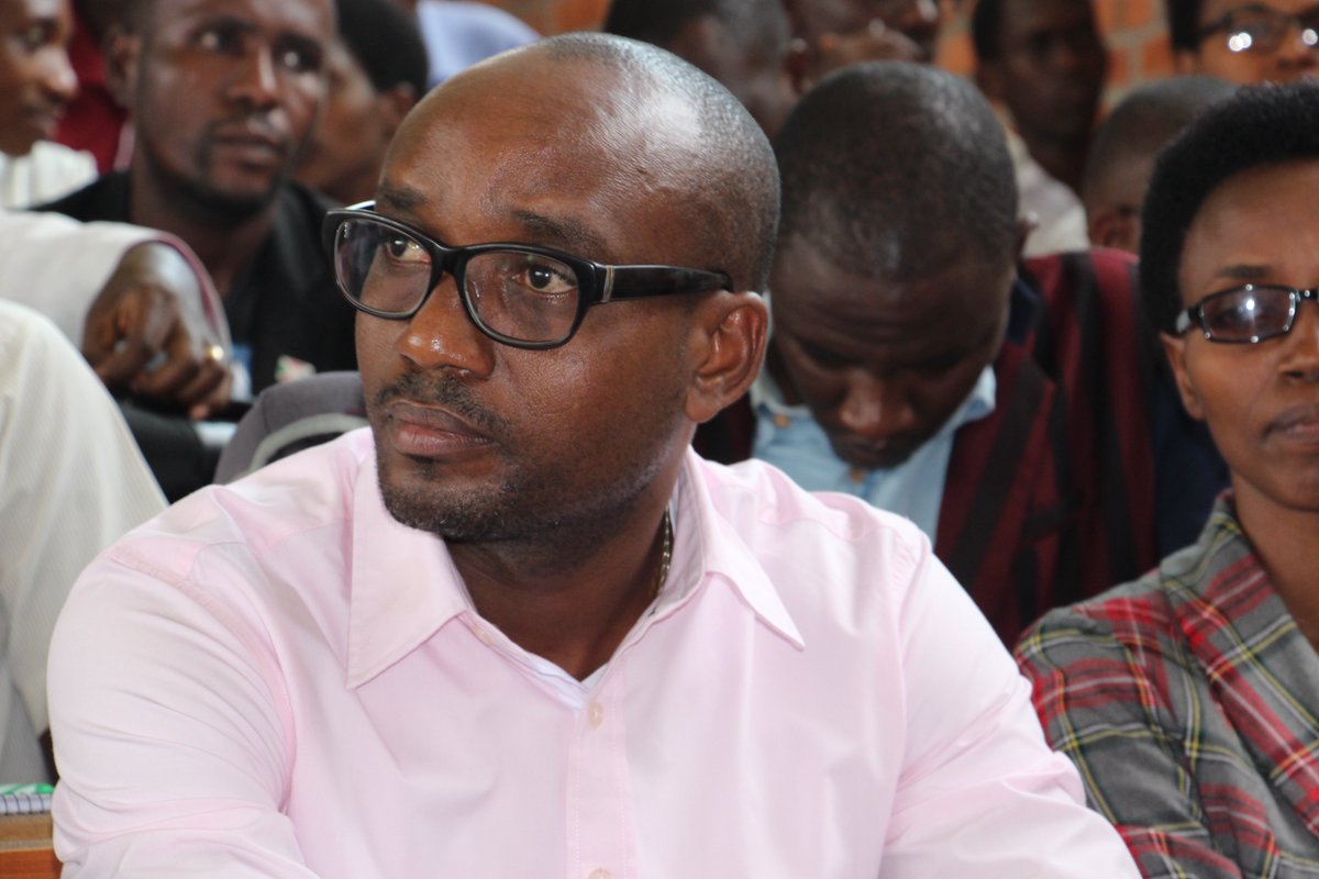 RadioMenya's tweet photo. Kuri uyu wa kane, Umuyobozi w'iradiyo RFM yari yitavye ibirori vyo guhimbaza umunsi mpuzamakungu wahariwe ururimi kavukire no kwugurura indwi yahariwe guteza imbere ururimi rw'ikirundi.
Vyabereye muri Kaminuza y'Uburundi mu kigo co ku Mutanga https://t.co/Tly1uLlT4f