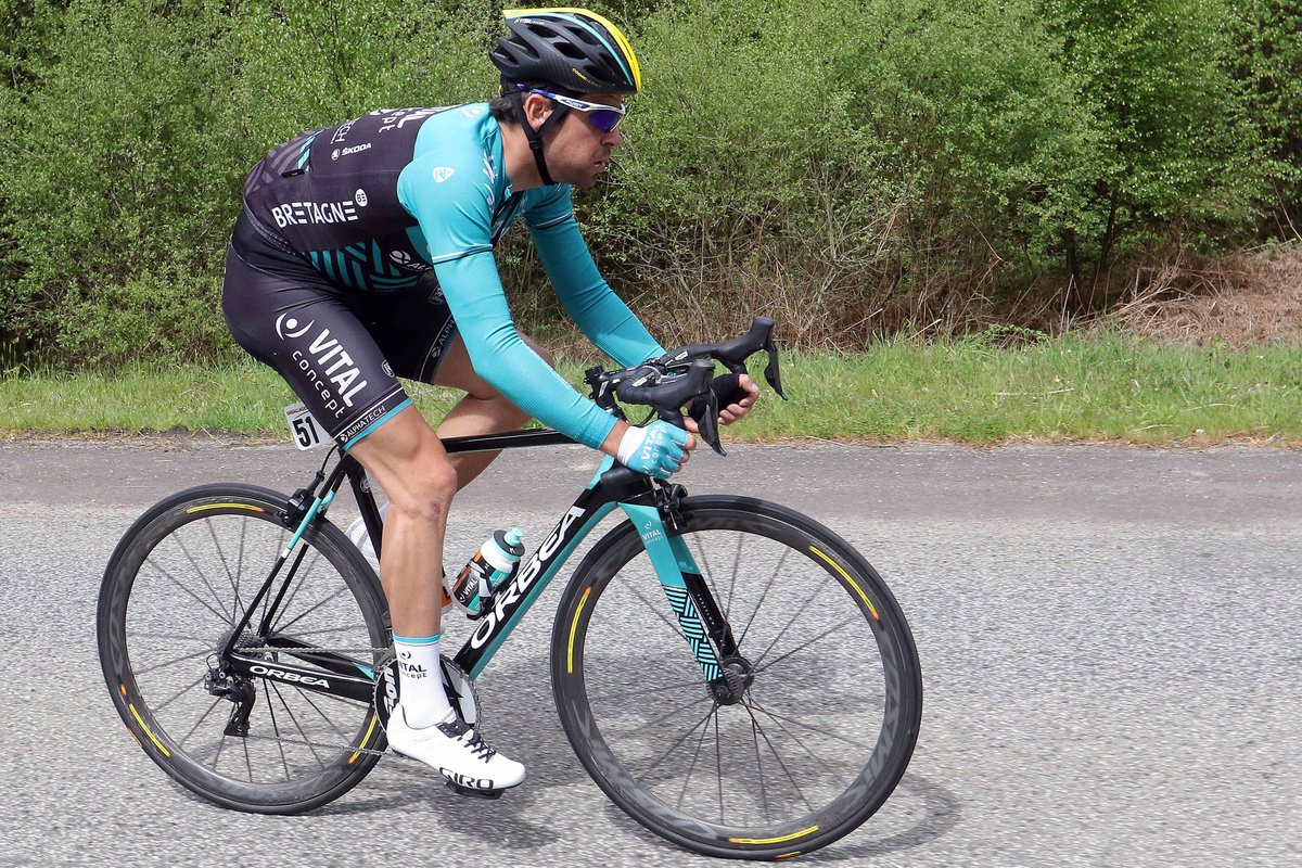 icibreizhizel's tweet photo. Victime d'un vol, l'équipe bretonne Vital Concept - B&amp;B hôtels se fait prêter des vélos par les autres équipes sur le Tour d'Andalousie !
https://t.co/wMZoKMYE00
@VitalConcept_BB @jejeroule44 #morbihan #bretagne #cyclisme #tweetcyclo #solidarite https://t.co/XCQwBX3EOw