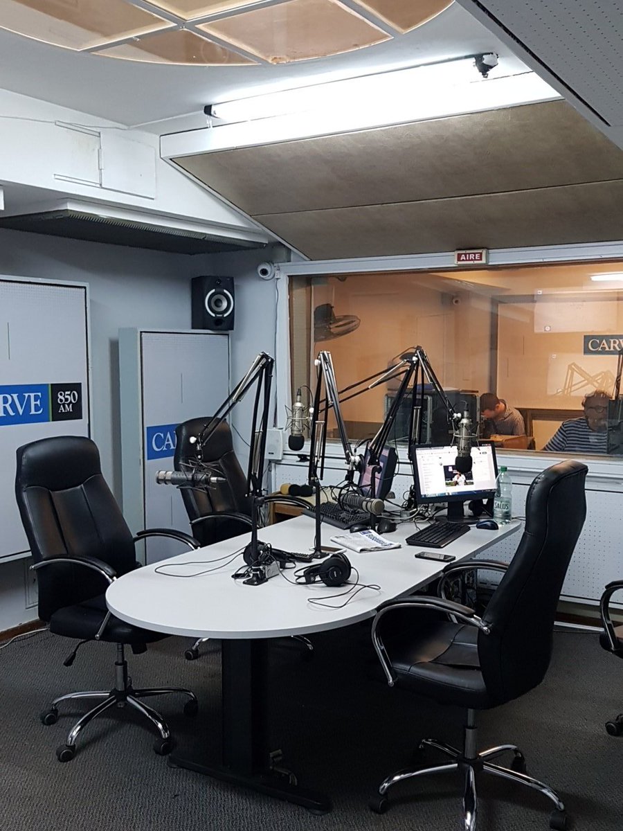 dcastro65's tweet photo. Ahora en #InformativoCarve 
Futuro del sector inmobiliario con @villamide 
La columna de negocios de @RAULPAZOS sobre el ciclo de las empresas.
Deportes con @diaznap 
Economía con @NicolasLussich https://t.co/RxugAeoBHU