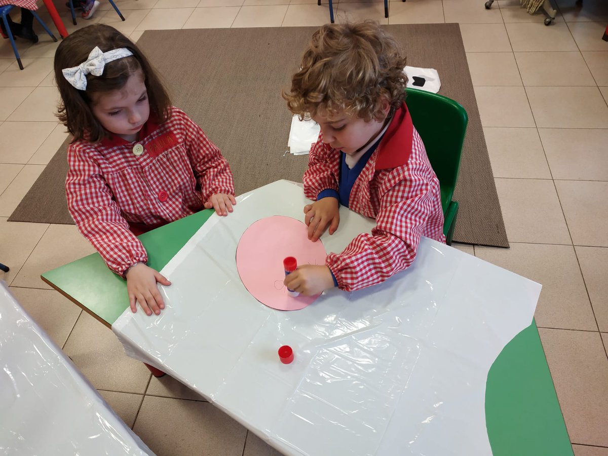 Traballando as intelixencias interpersoal e viso-espacial preparando o #Entroido 🥳🥳 #iCrezco #CambiaMaristas