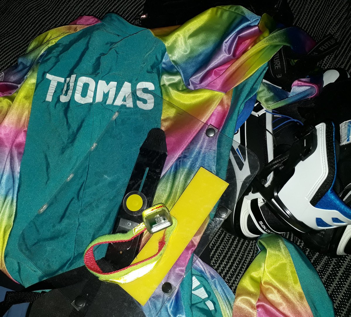 TPussila's tweet photo. Koreat ovat värit! Kamat ovat valmiina, mutta onko mies?#Hisu #SM #Iisalmi #TrikooOnRiskilläRuma https://t.co/qzqduxx4MX