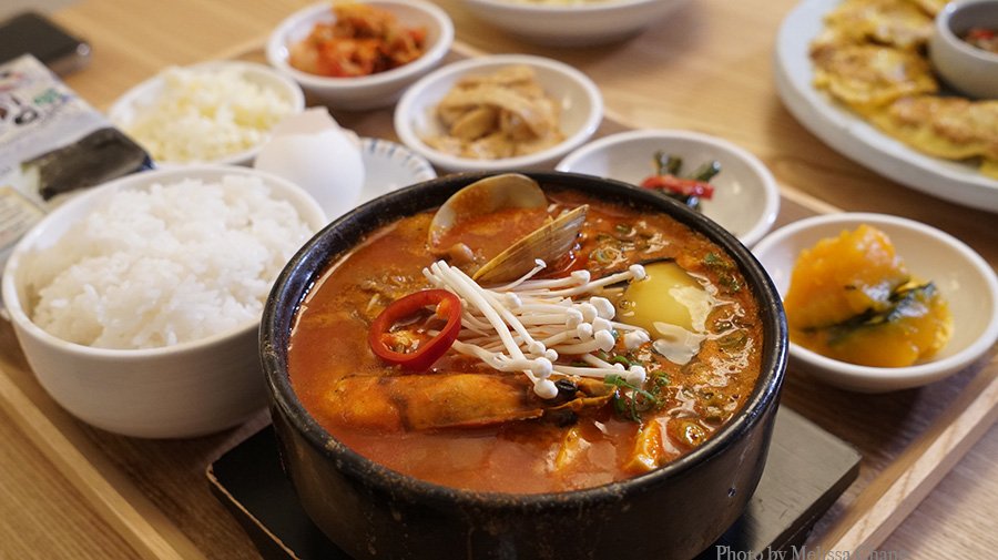 Need to keep warm in this weather? @seoul_tofu_waikiki has opened in the Laylow, with 11 different kinds of soondubu at $13.99 each! Check out <a href="/Melissa808/">Melissa Chang</a>'s blog to day to see how you can get a coupon for FREE soondubu at their grand opening tomorrow! 
frolichawaii.com/stories/hot-wa…