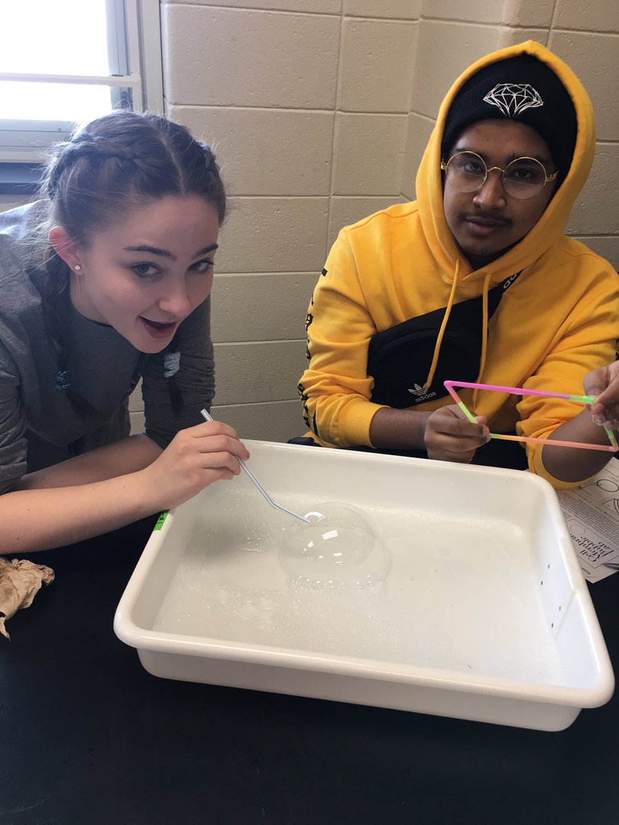 PamParamahamsan's tweet photo. Perfect day to play with soap bubbles! ❤️ #MRHS #GTBIO #Cellmembranebubblelab https://t.co/3Yy620hoey
